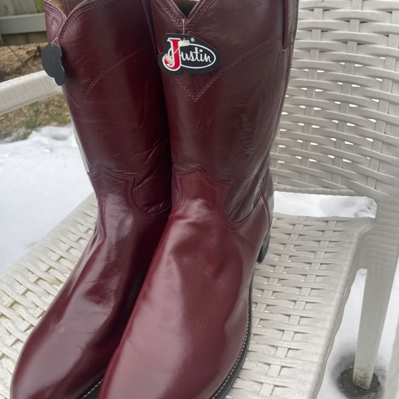 “These are brand new, never worn. Purchased but kept in closet because they were main image 5